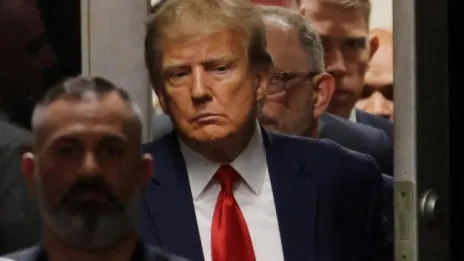 Donald Trump abandona tribunal tras escuchar los cargos, se dirige a Florida