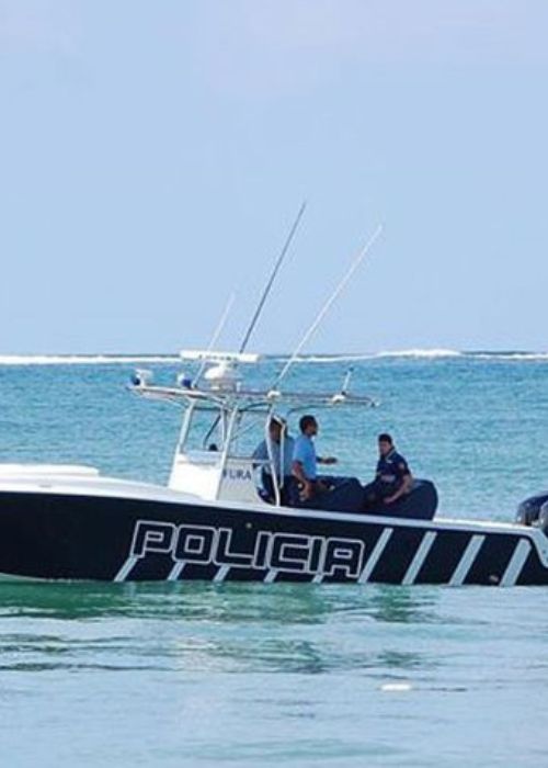 Incautan 30 fardos con aparente cocaína en una embarcación en Puerto Rico