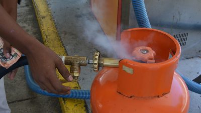 GLP baja dos pesos; gasolinas se mantienen congeladas