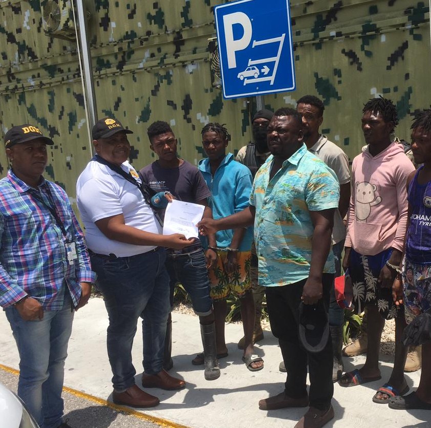 Migración informa capturó y devolvió a su país a otros cinco pandilleros haitianos