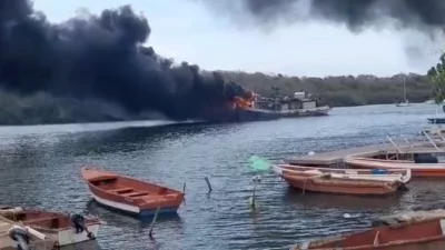 Incendio en muelle de Luperón en Puerto Plata deja tres embarcaciones calcinadas y otra con daños mínimos