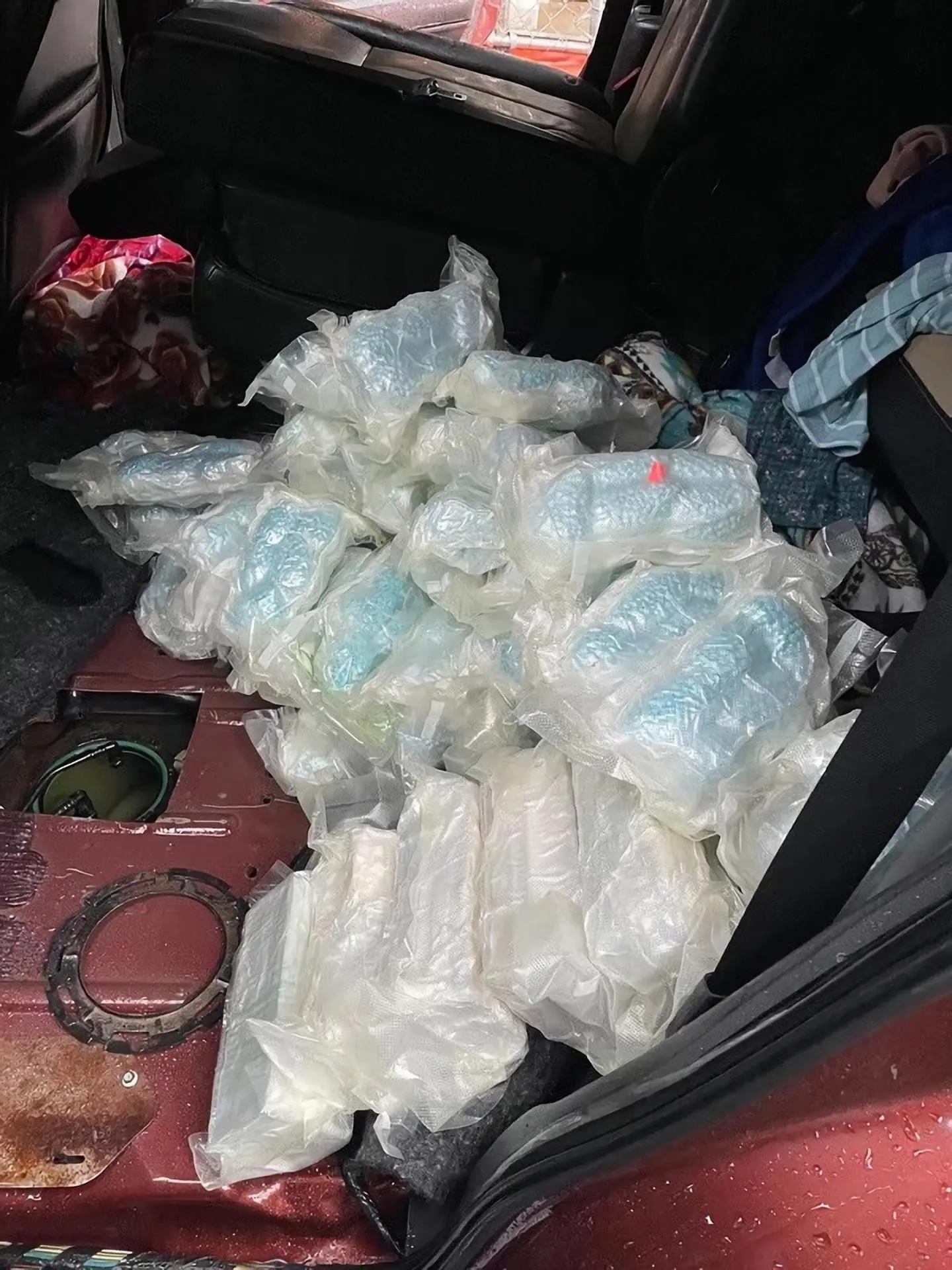 Fentanilo en los tanques de combustible, nuevo método del narcotráfico, dicen autoridades