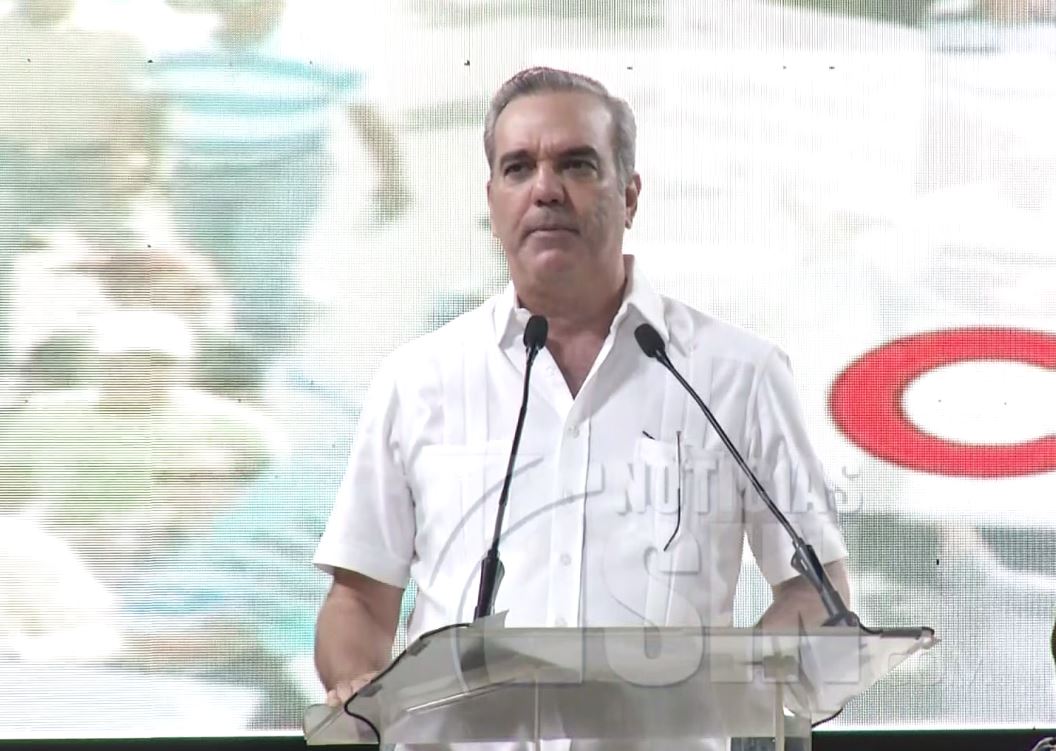 Presidente Luis Abinader propone pacto por salarios más dignos y trabajos decentes