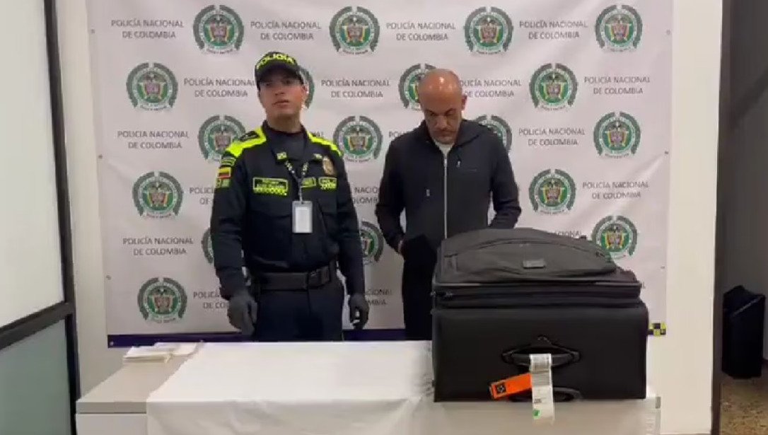 Capturan a exfutbolista colombiano que intentaba llevar cocaína a España