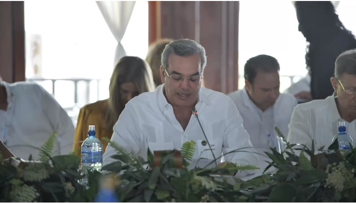 Abinader llama al SICA a apoyar resolución de la OEA para ayudar a Haití