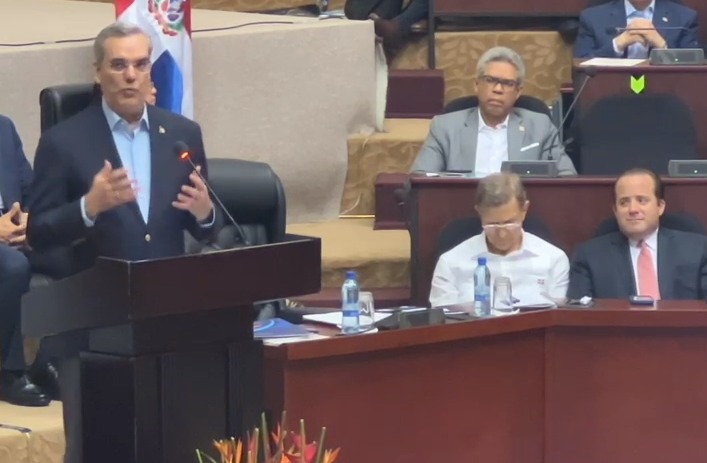 Abinader presenta robusto sistema financiero y económico con el interés de que Guyana y RD trabajen juntos