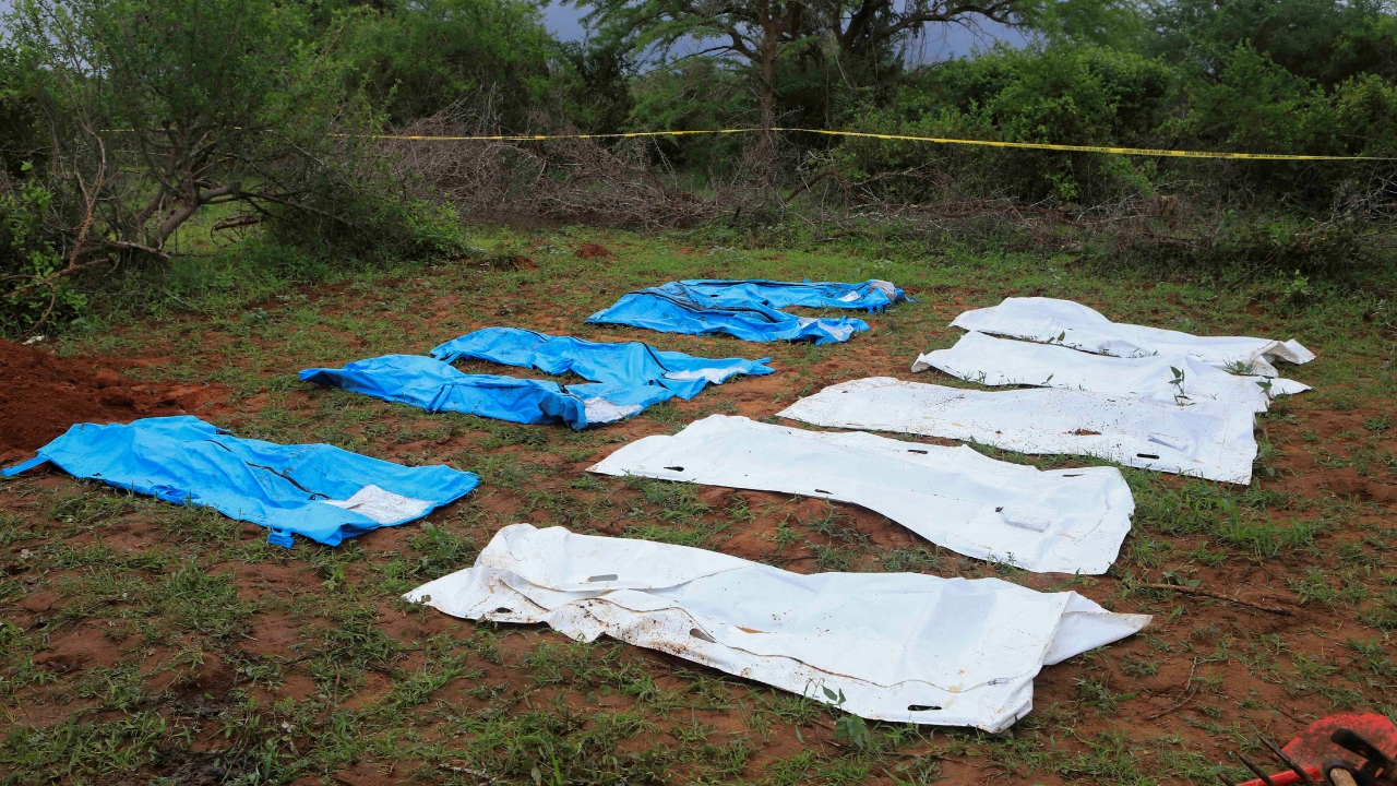 Fallece en custodia policial un detenido por más de 300 muertes en una secta en Kenia