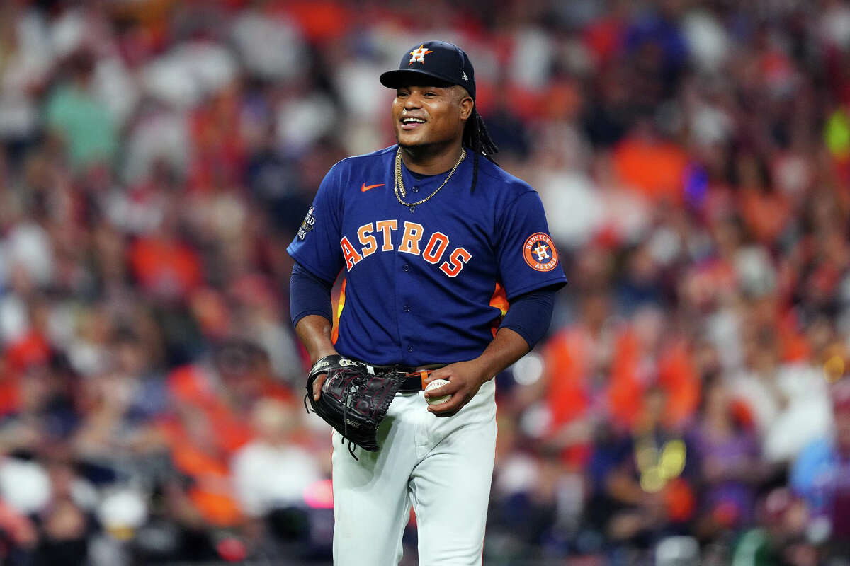 Framber Valdez queda a un paso de lanzar un partido sin hits con los Astros