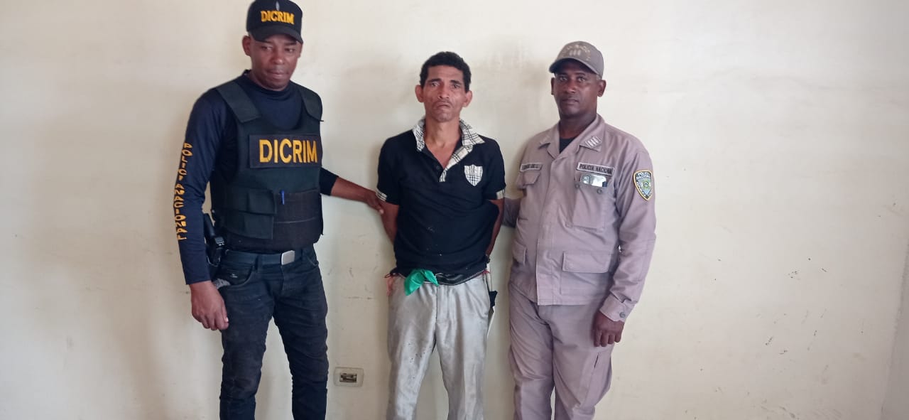 Hombre se mete a finca, apunta al dueño con rifle, y luego fue apresado, dice reporte policial