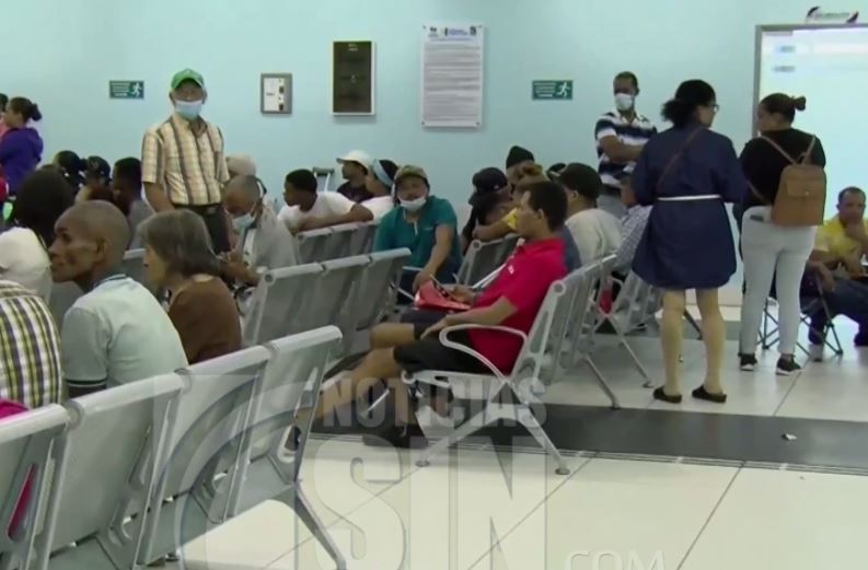 Dos pacientes internos con Covid-19 en Santiago