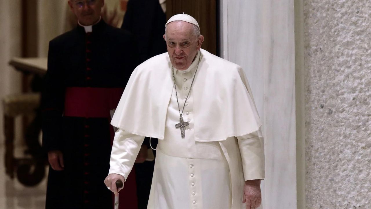 El papa plantea un "derecho a no migrar" y pide integrar a quienes huyen de la miseria