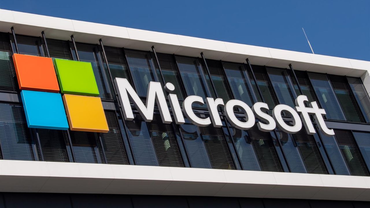 La CE investiga a Microsoft por vincular Teams a los programas Office y Microsft 365