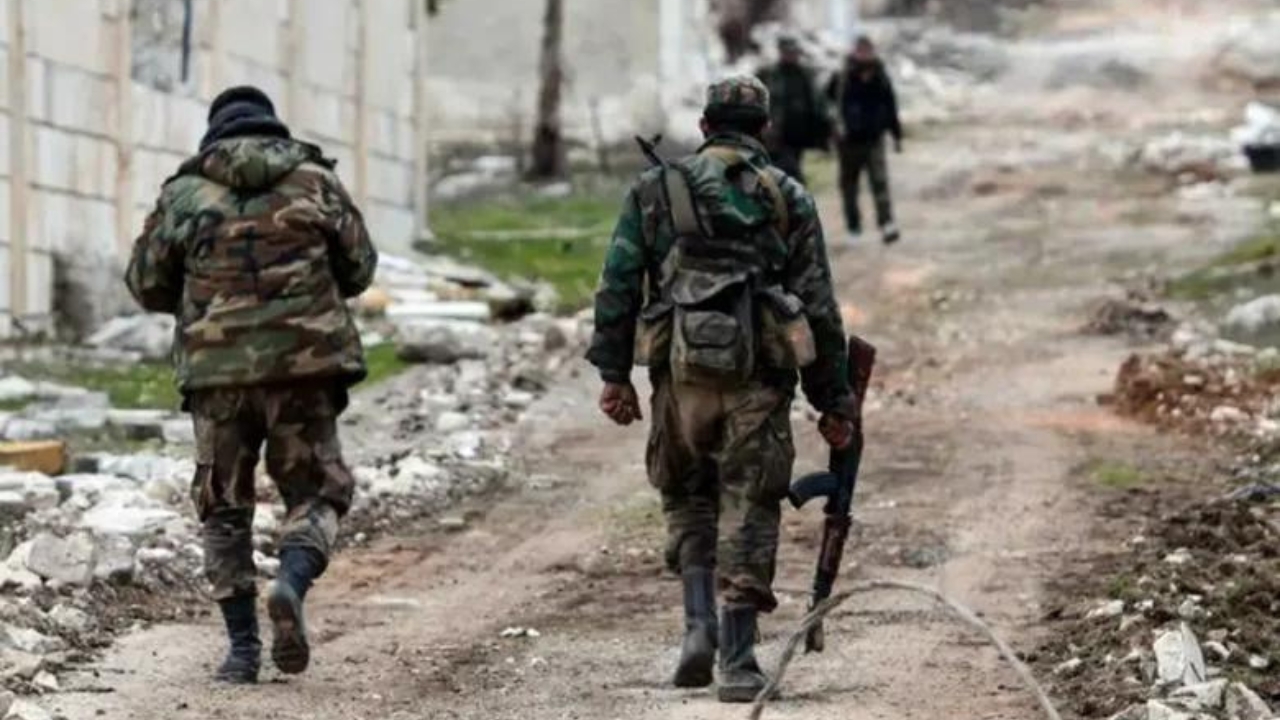 Al menos 26 soldados muertos en un ataque del EI contra autobús militar en Siria, dice ONG