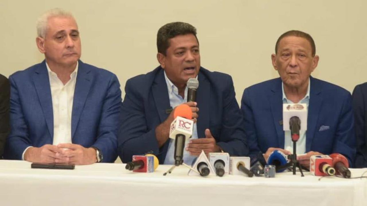 Janet Camilo "contenta" porque "por fin" exdirigentes PRD renunciaron públicamente