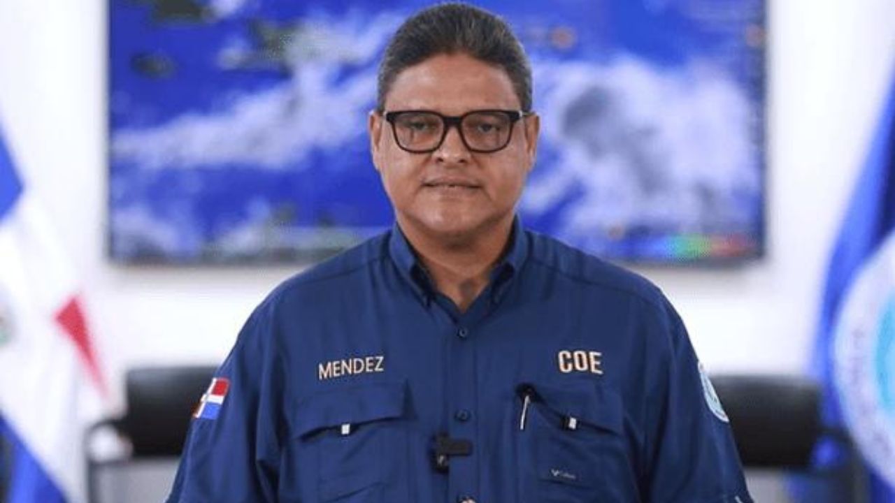 COE: "Todo el mundo debe permanecer en sus casas después del mediodía"