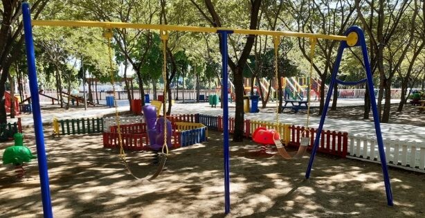 Cierran provisionalmente parques con verjas perimetrales en Santiago