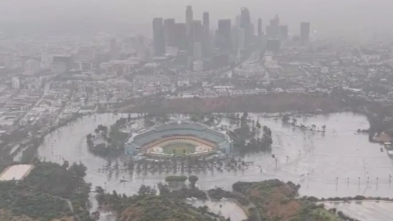 Dodger Stadium queda bajo el agua