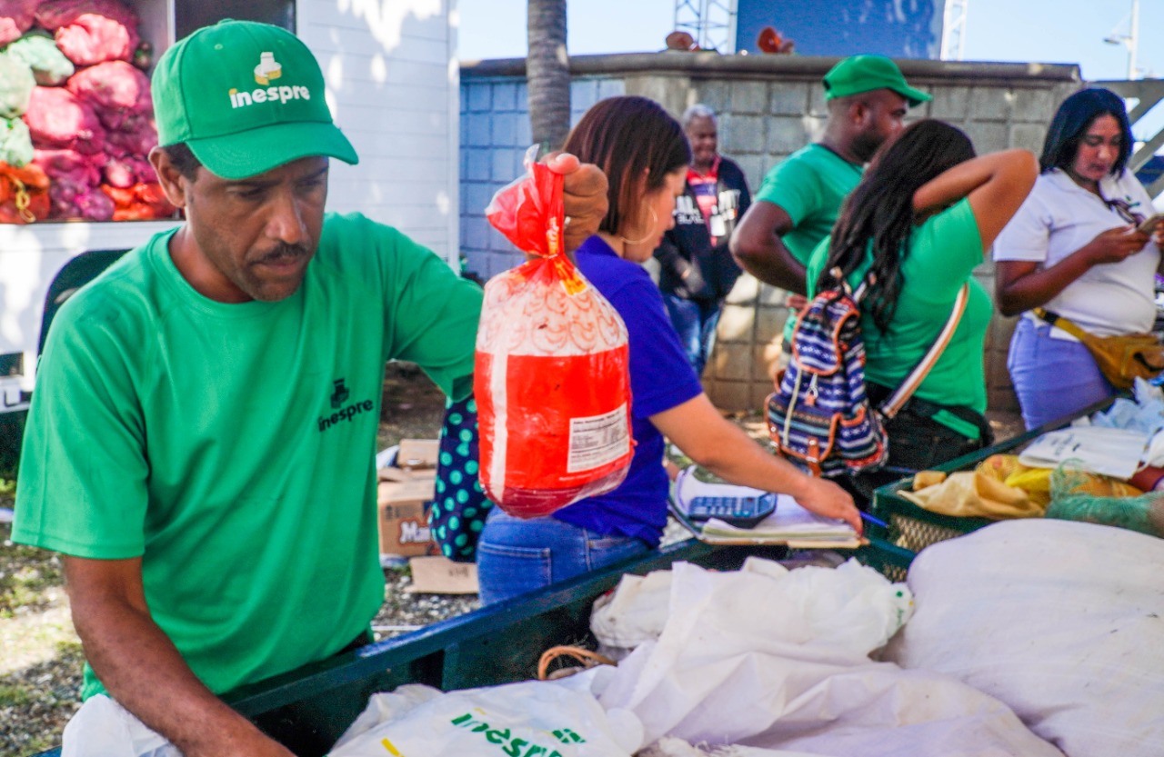 Repartirán alimentos a afectados y socorristas en San Cristóbal