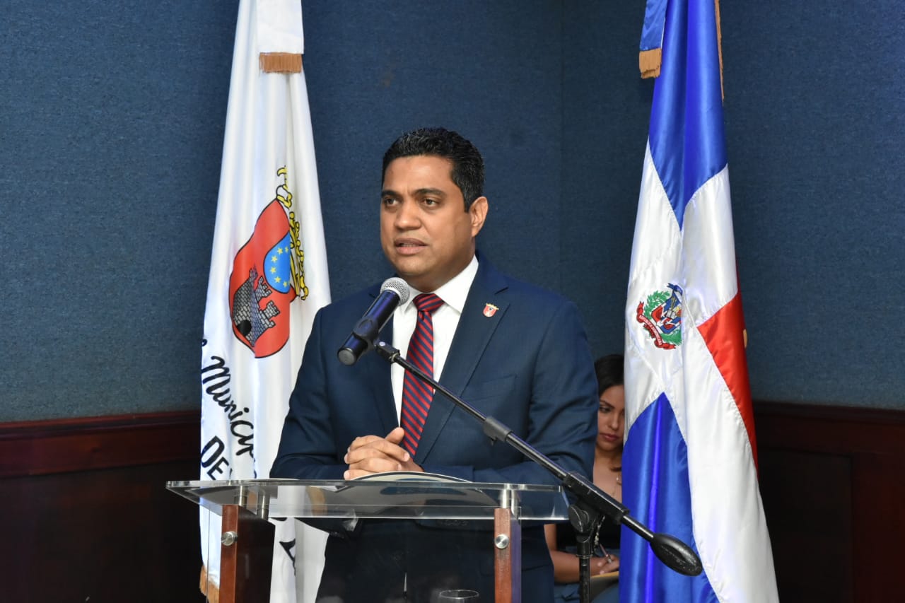 Kelvin Cruz emplaza a Leonel a mostrar pruebas sobre compra de alcaldes