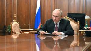 Putin acusa a EEUU y sus aliados de "echar leña al fuego" en Ucrania