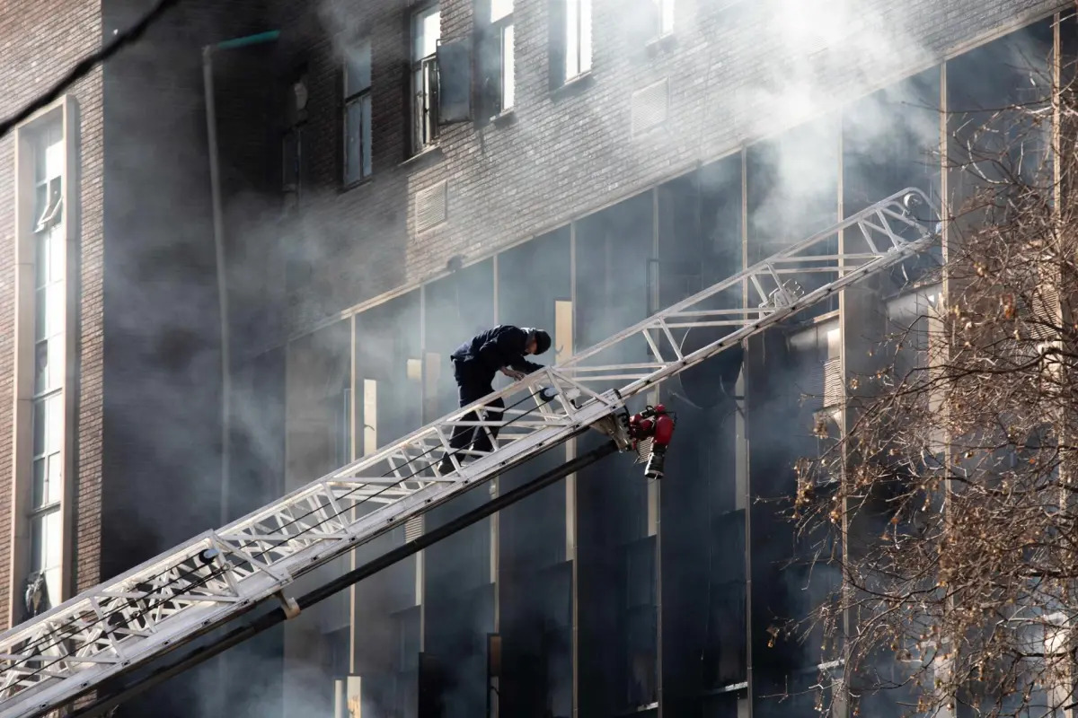 Asciende a 73 la cifra de muertos tras incendio en edificio