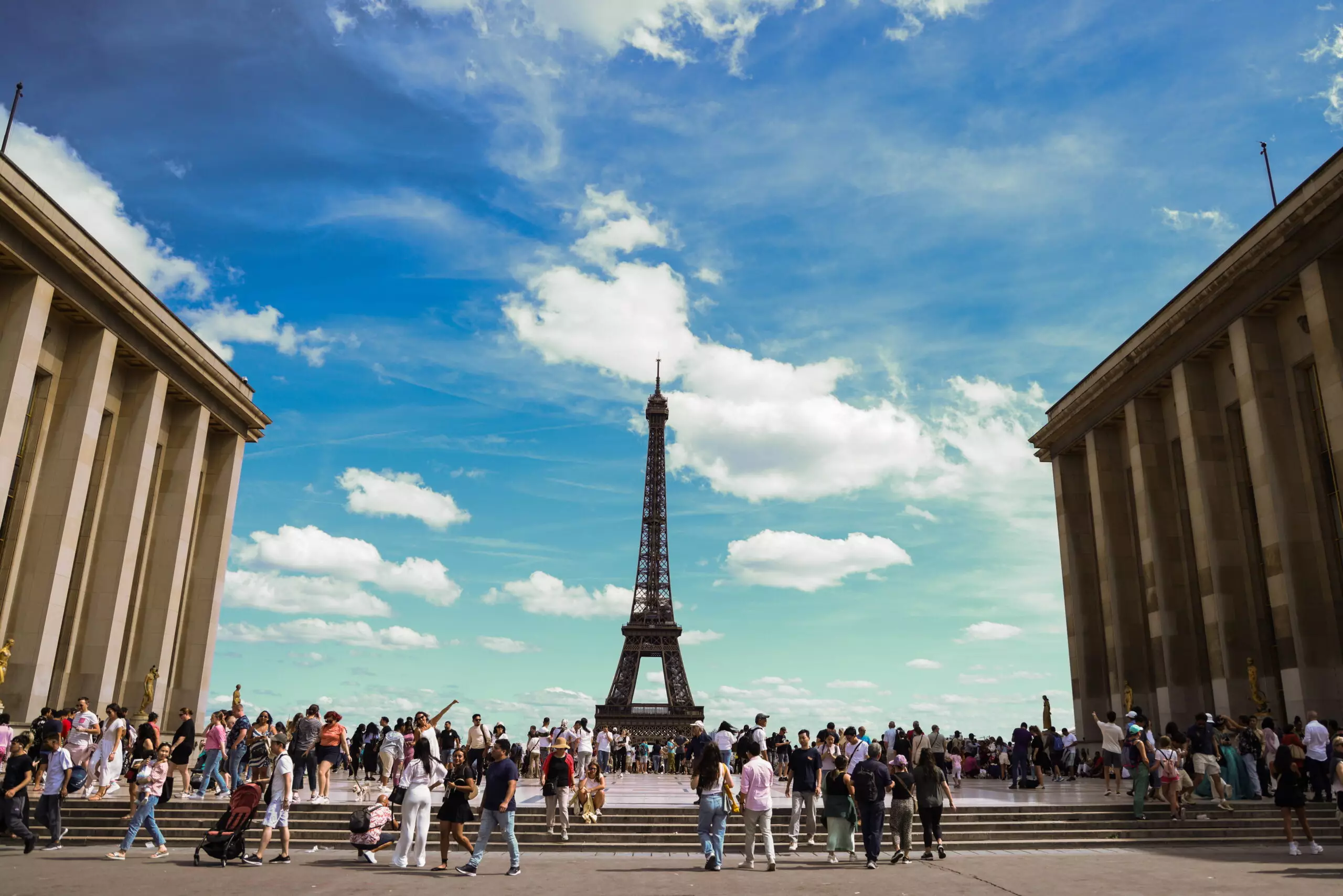 La Fiscalía de París abre investigación por falsas alertas de bomba en la Torre  Eiffel