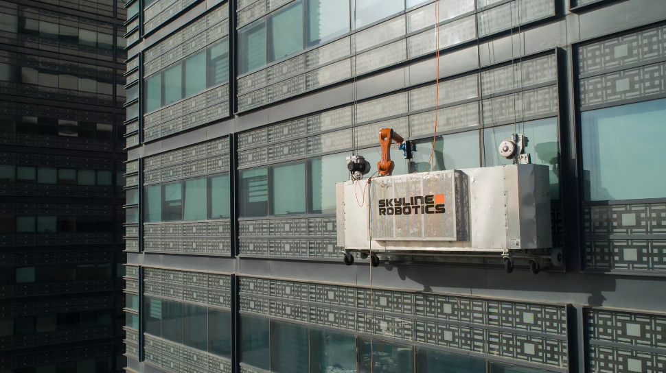 Robots limpian ventanas de algunos rascacielos en NY
