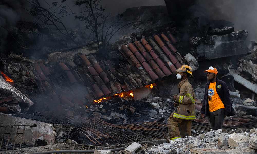 Se reactivan llamas en estructuras colapsadas San Cristóbal