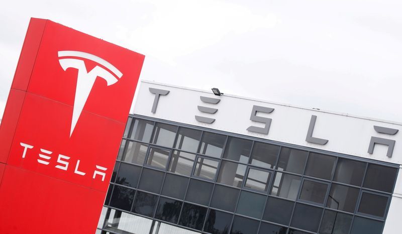Tesla lanza nuevas versiones más baratas de Model X y Model S