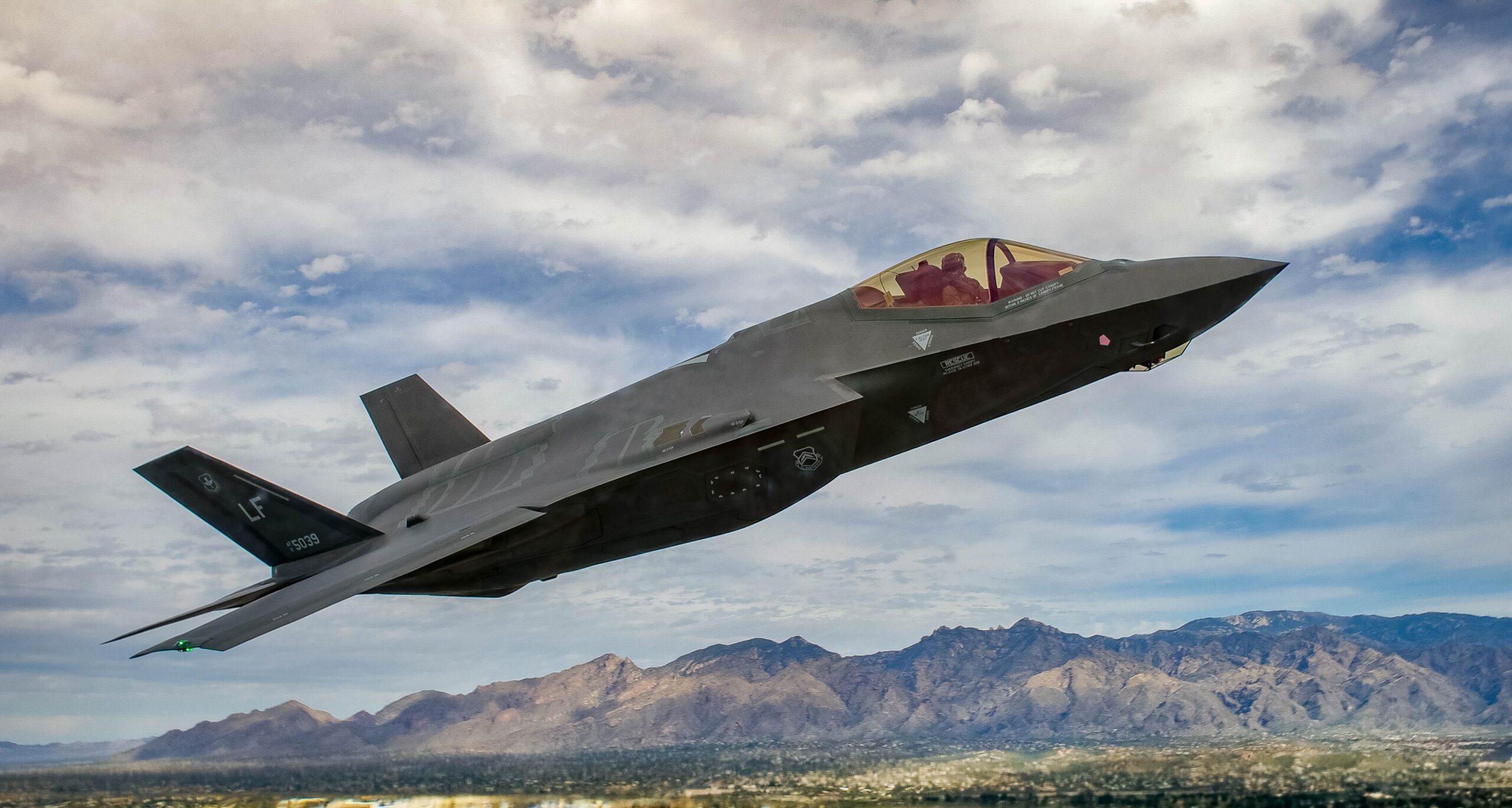 FF.AA. de EE.UU. encuentran restos del caza F-35 que sufrió accidente