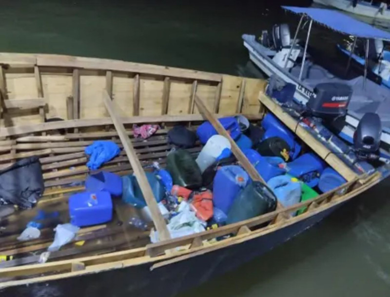 Miembros de la Armada detienen 78 personas por viaje ilegal