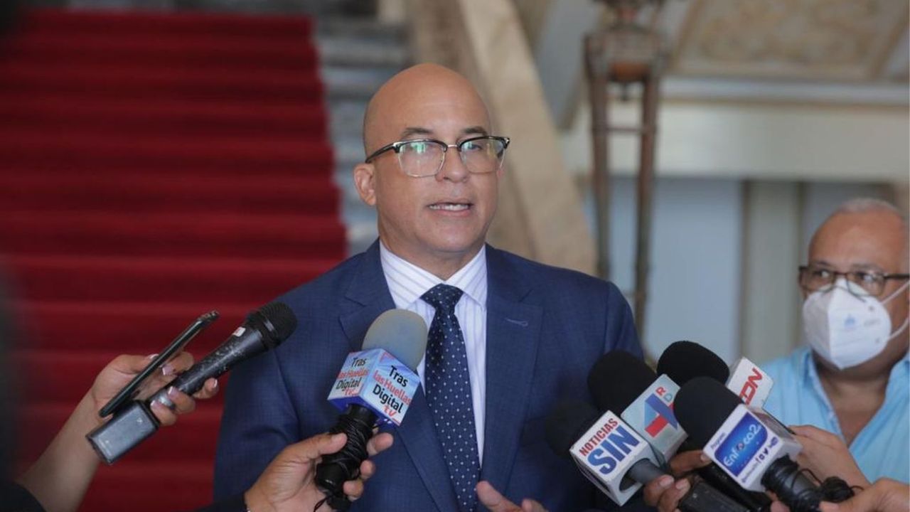 "Funcionarios que tengan responsabilidad en campaña de reelección tienen que pedir licencia"