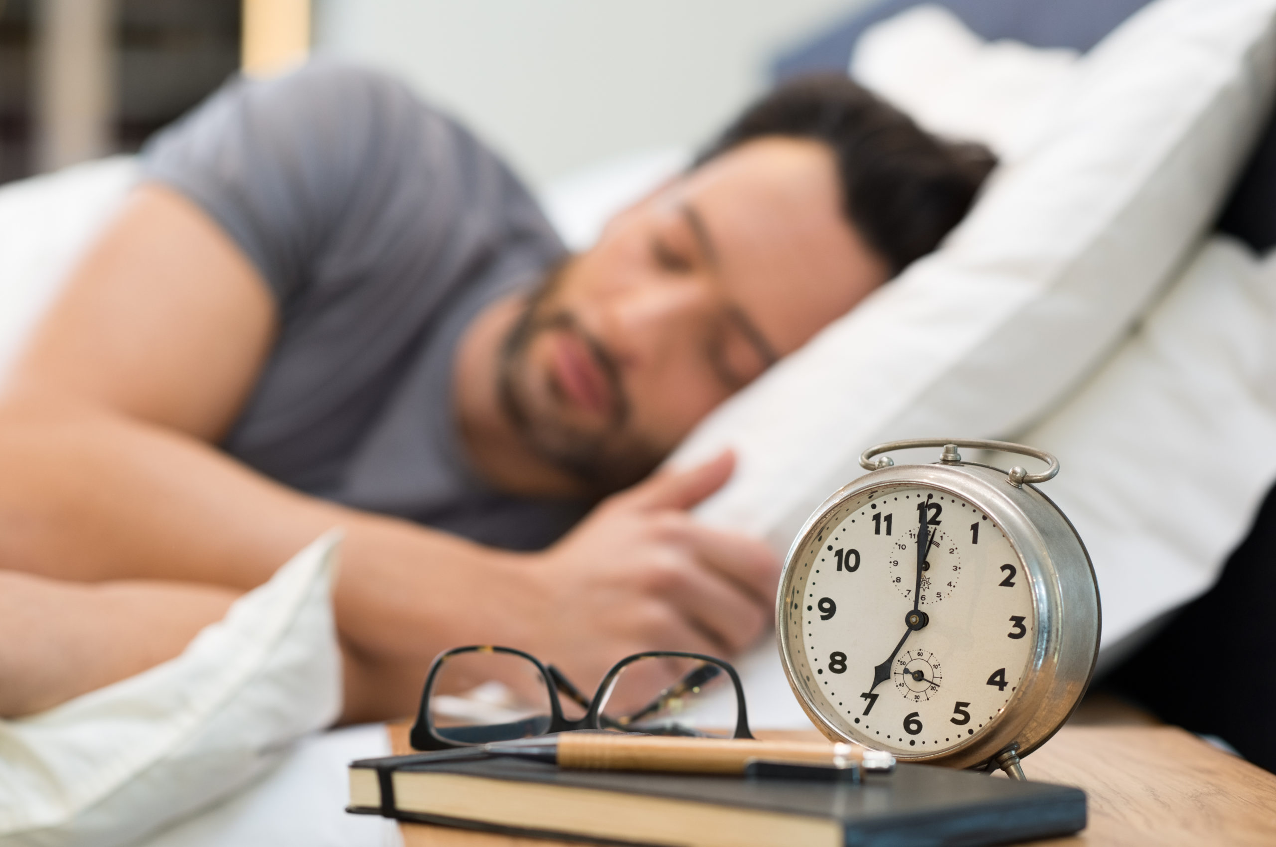 Llevar una vida saludable, lo que incluye dormir 8 horas, previene la depresión
