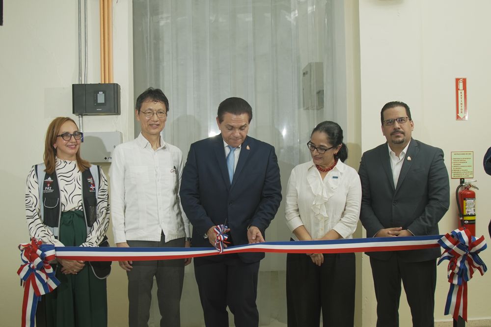 Entregan dos cámaras frigoríficas para fortalecer cadena de frío de vacunas en RD