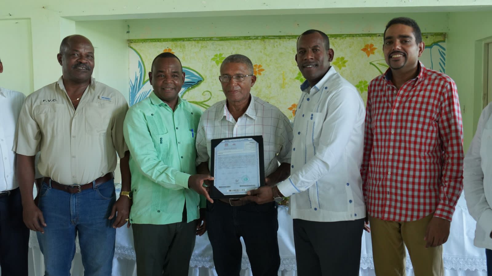 Gobierno entrega 330 títulos de propiedad en Los Guaricanos