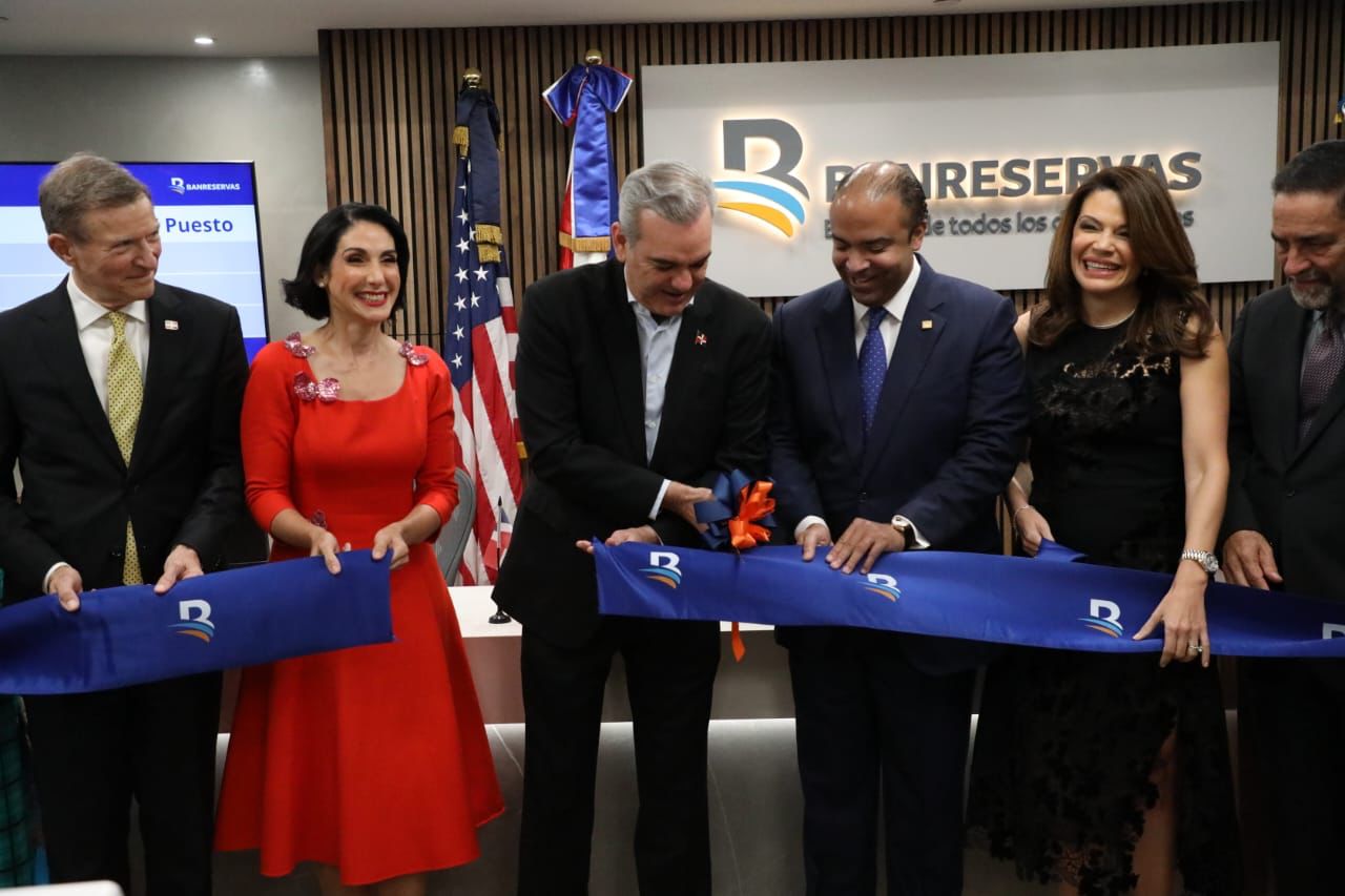 Presidente Abinader inaugura primera sucursal BanReservas en Nueva York