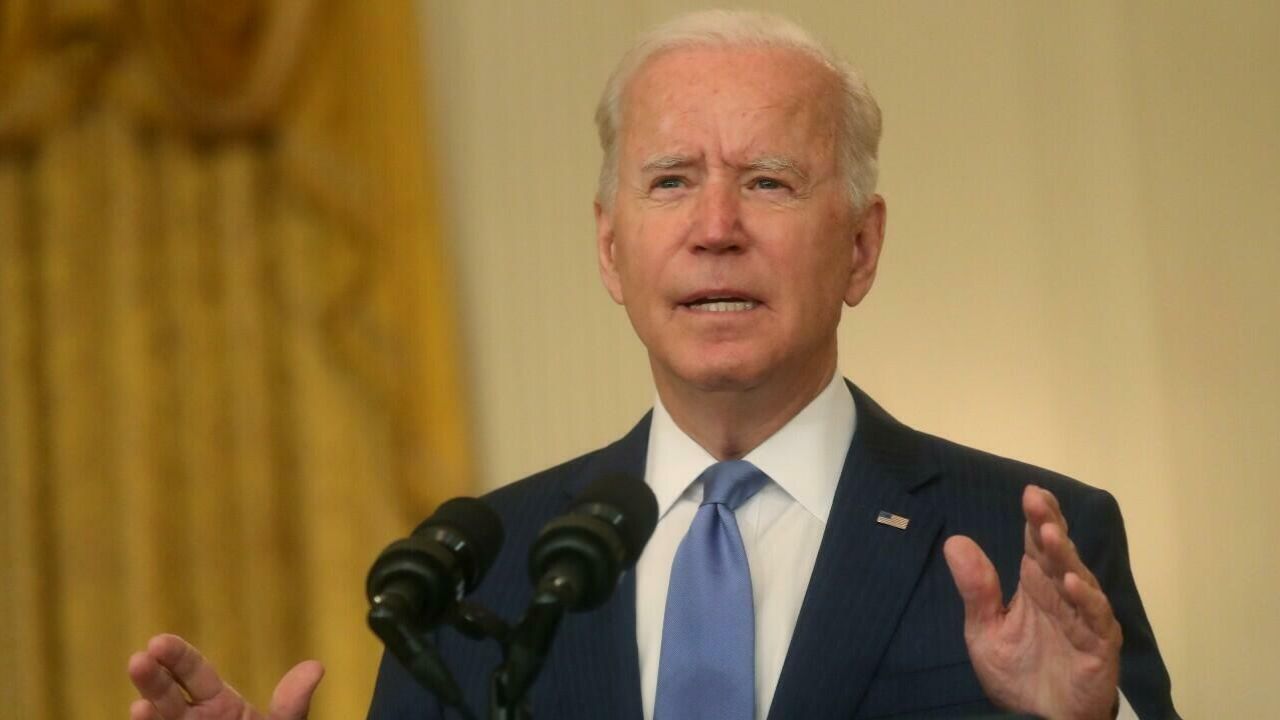 Biden hace historia como el primer presidente de EE.UU. en sumarse a unos piquetes