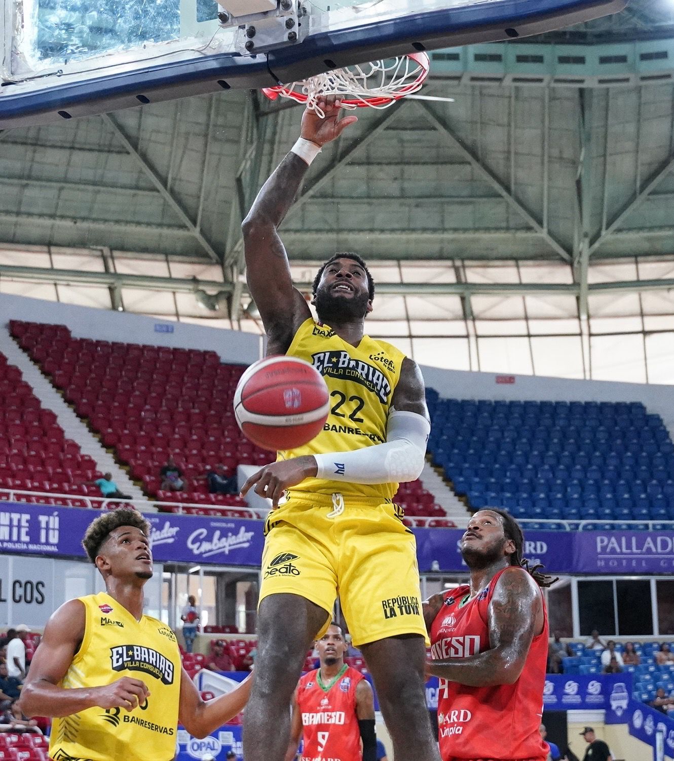 Rafael Barias pone un pie en semifinal del TBS Distrito 2023