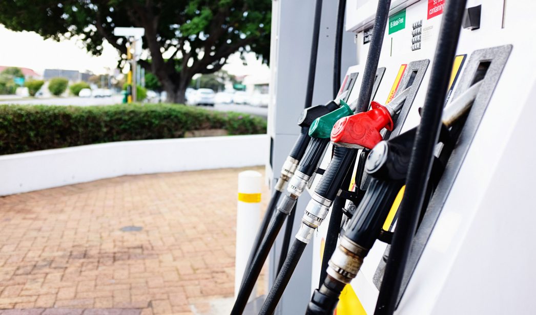 Tres combustibles bajan de precio