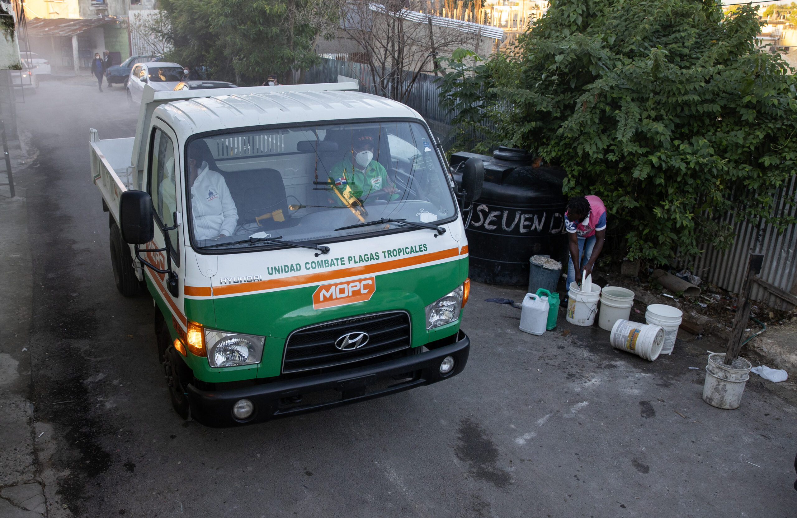 Unas 27,000 personas participan en operativos contra el dengue