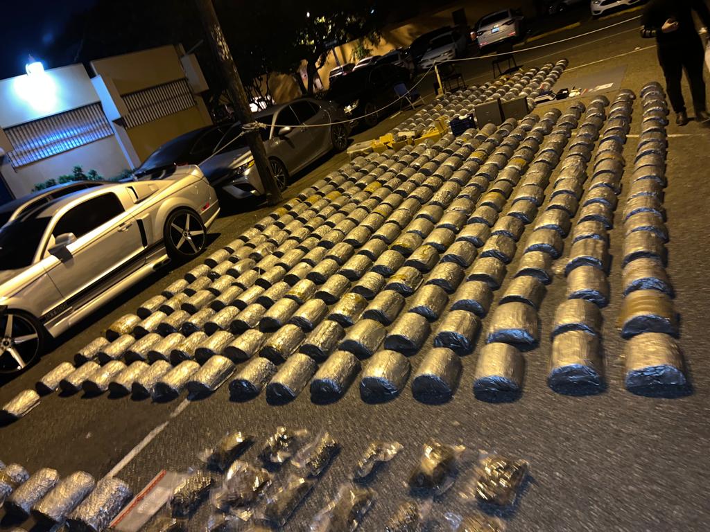 Envían a prisión por un año a tres hombres que portaban más de dos mil libras de marihuana