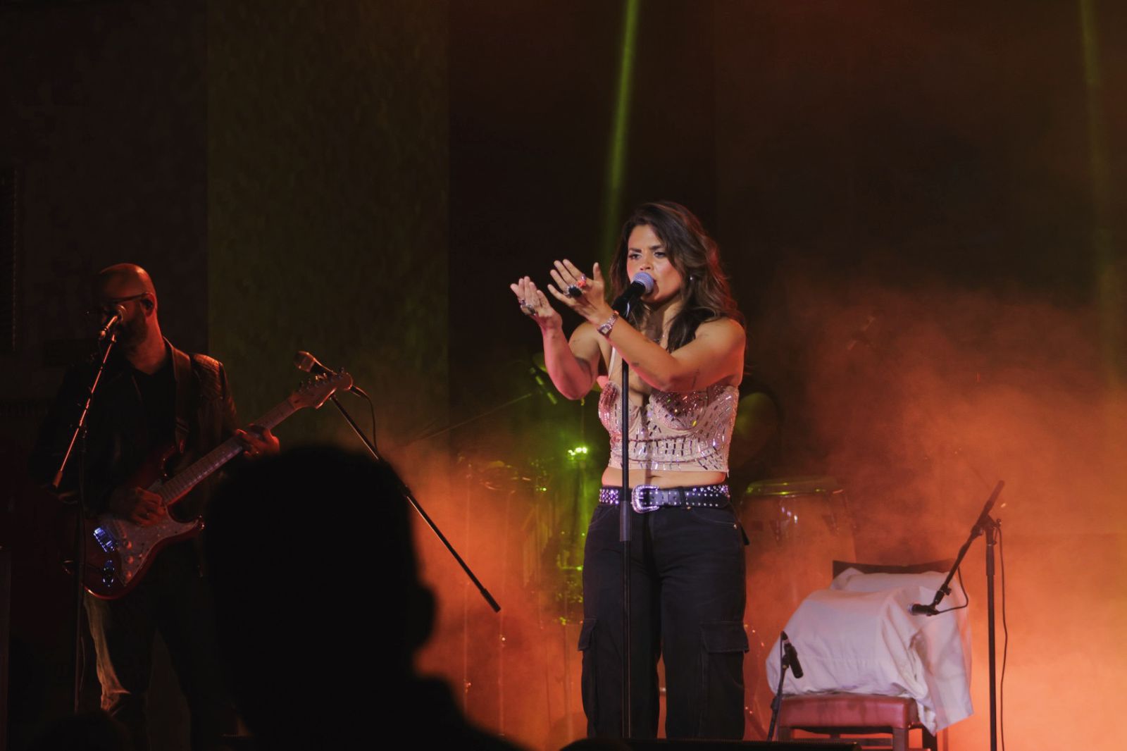 Techy Fatule deleita a sus fanáticos en un concierto en Hard Rock Cafe