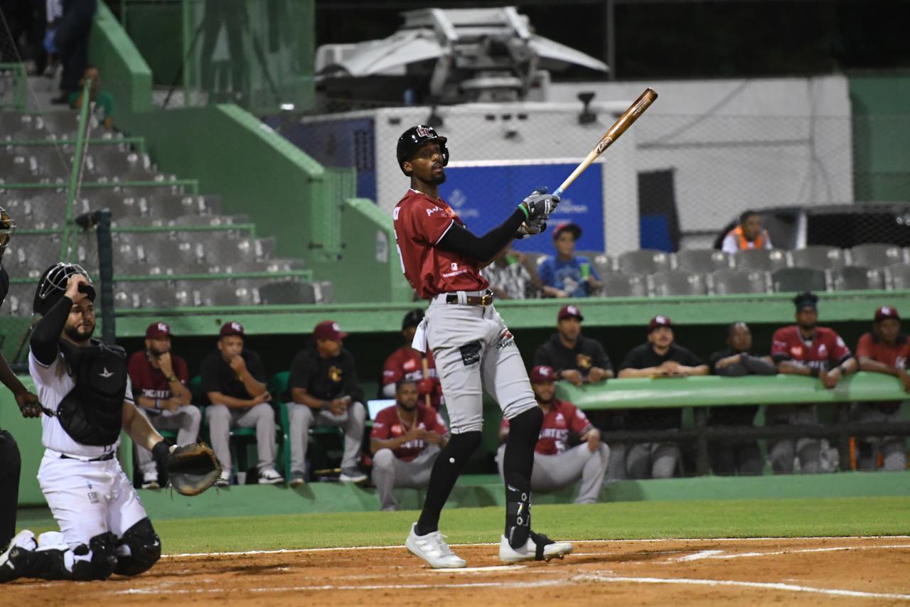 Gigantes empatan en primer lugar con triunfo sobre Estrellas