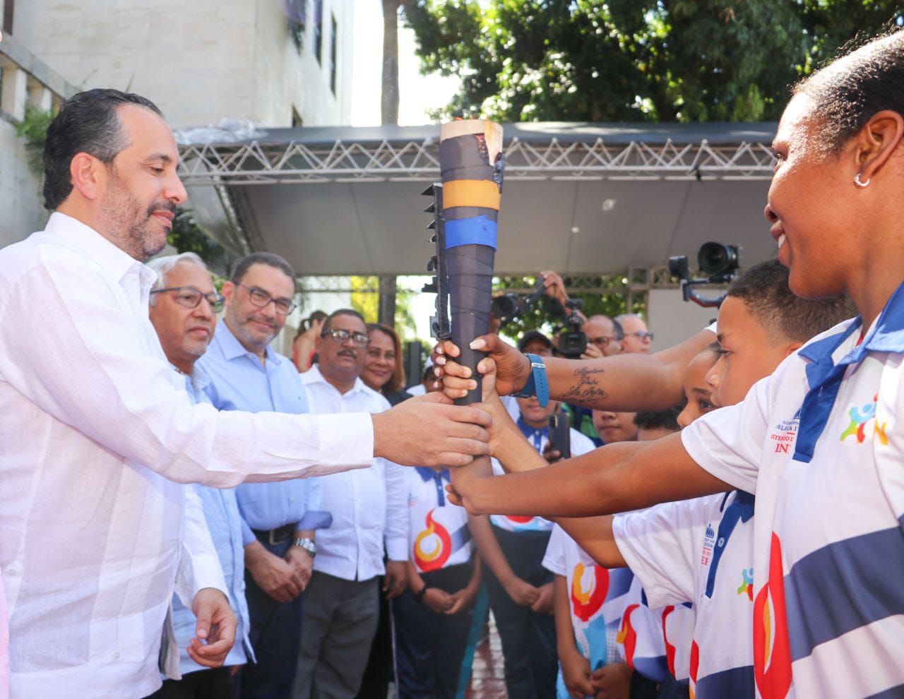 Inician recorrido de antorcha de los X Juegos Escolares Deportivos Nacionales Barahona 2023