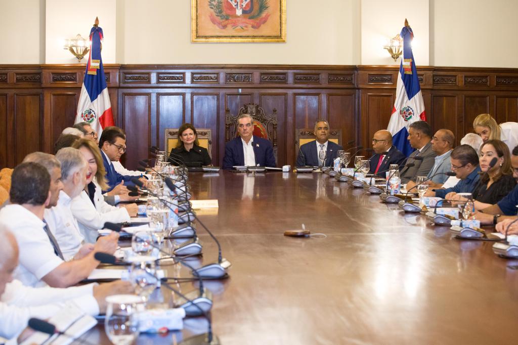 Abinader encabeza Consejo de Gobierno para revisar controles estatales