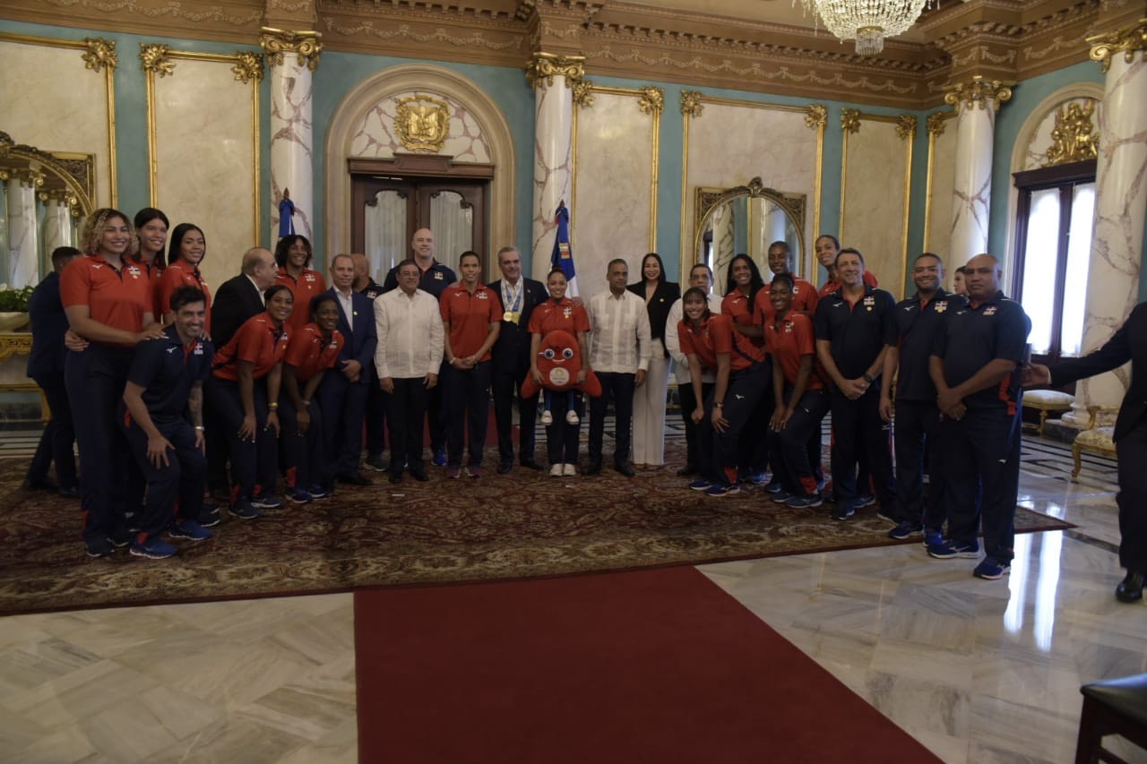 Abinader recibe a las Reinas y ordena Centro de Alto Rendimiento para voleibol