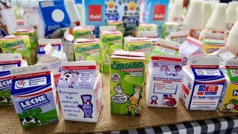 Abinader destaca aumento del consumo de leche de producción nacional en desayuno escolar