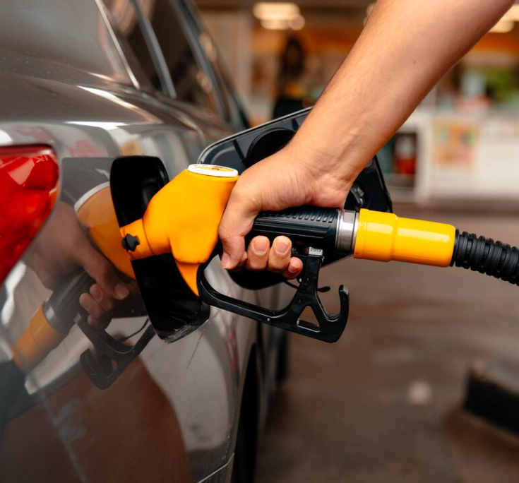 Suben precios de cuatro combustibles entre RD$3 y RD$6 pesos