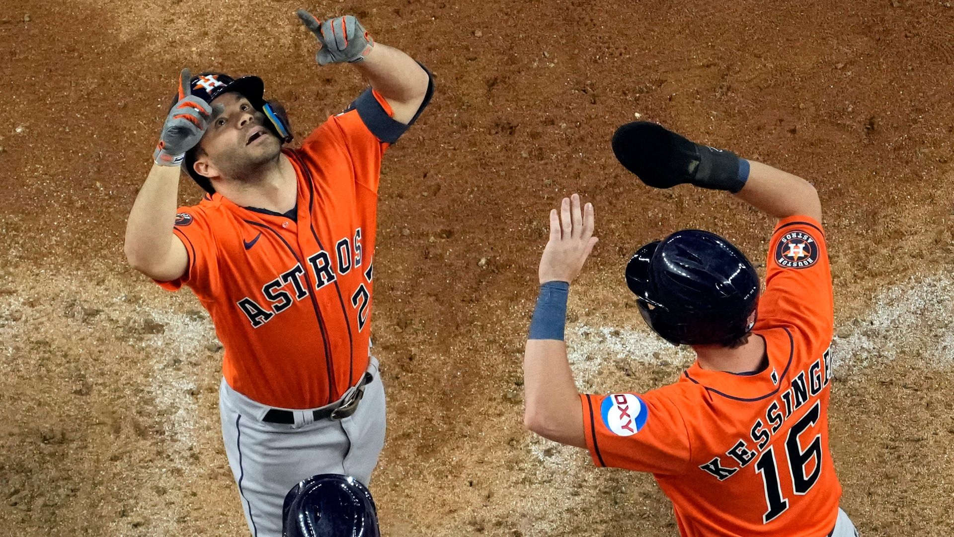 José Altuve coloca a los Astros a una victoria de la Serie Mundial