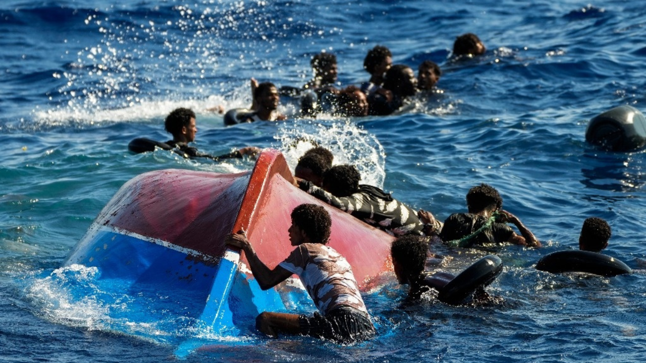 Muere niña tras naufragio que deja al menos 8 desaparecidos en Lampedusa